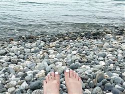 Foot fetish video ! feet in seawater !